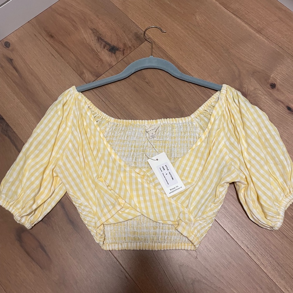 NWT- perfect crop top for summer ! Size S
